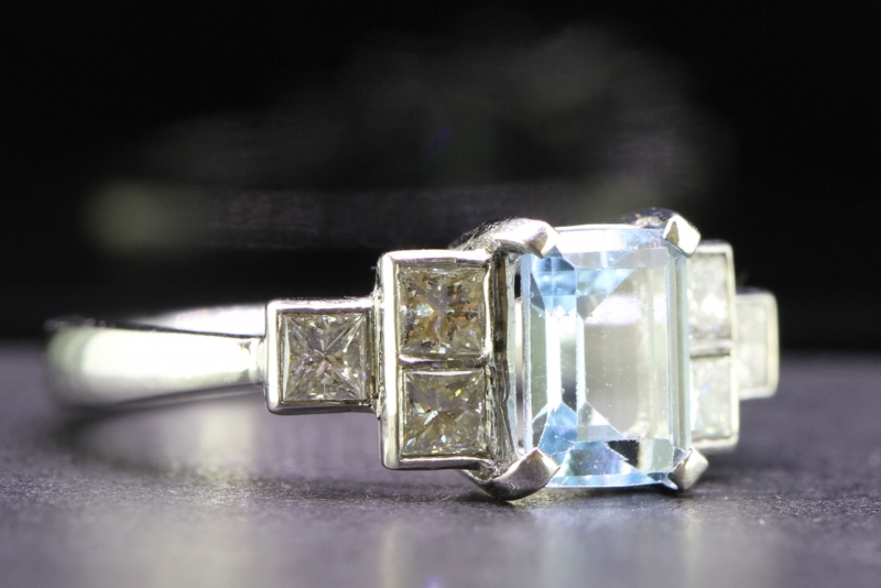 Beautiful aquamarine and diamond platinum ring