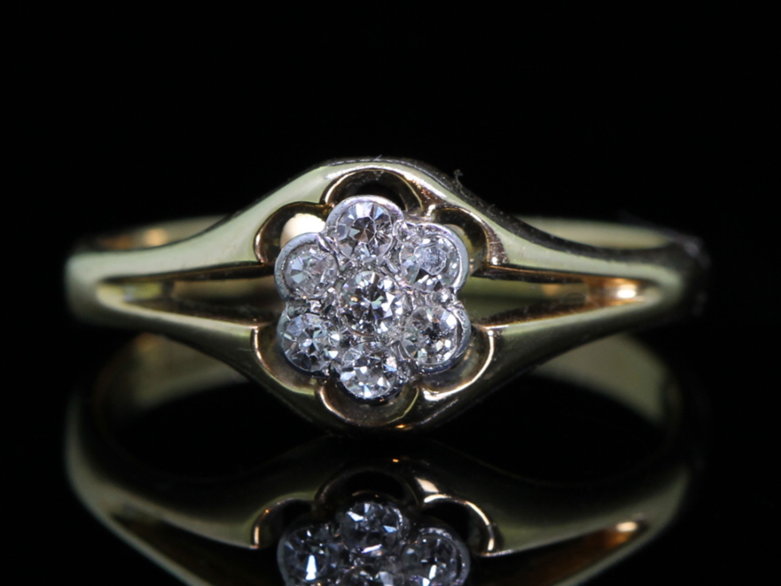 Art nouveau diamond daisy 18ct gold ring