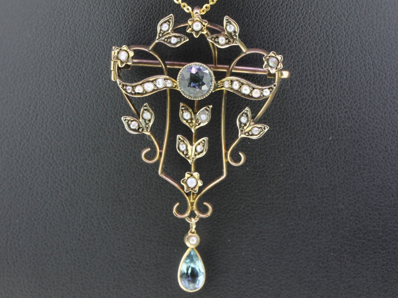Beautiful edwardian aquamarine and seed pearl 9 carat gold pendant/brooch