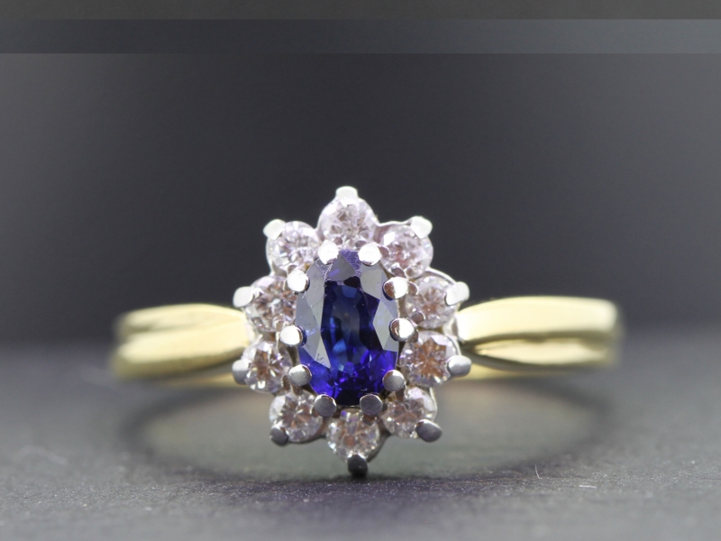 Elegant sapphire and diamond 18 carat god cluster ring