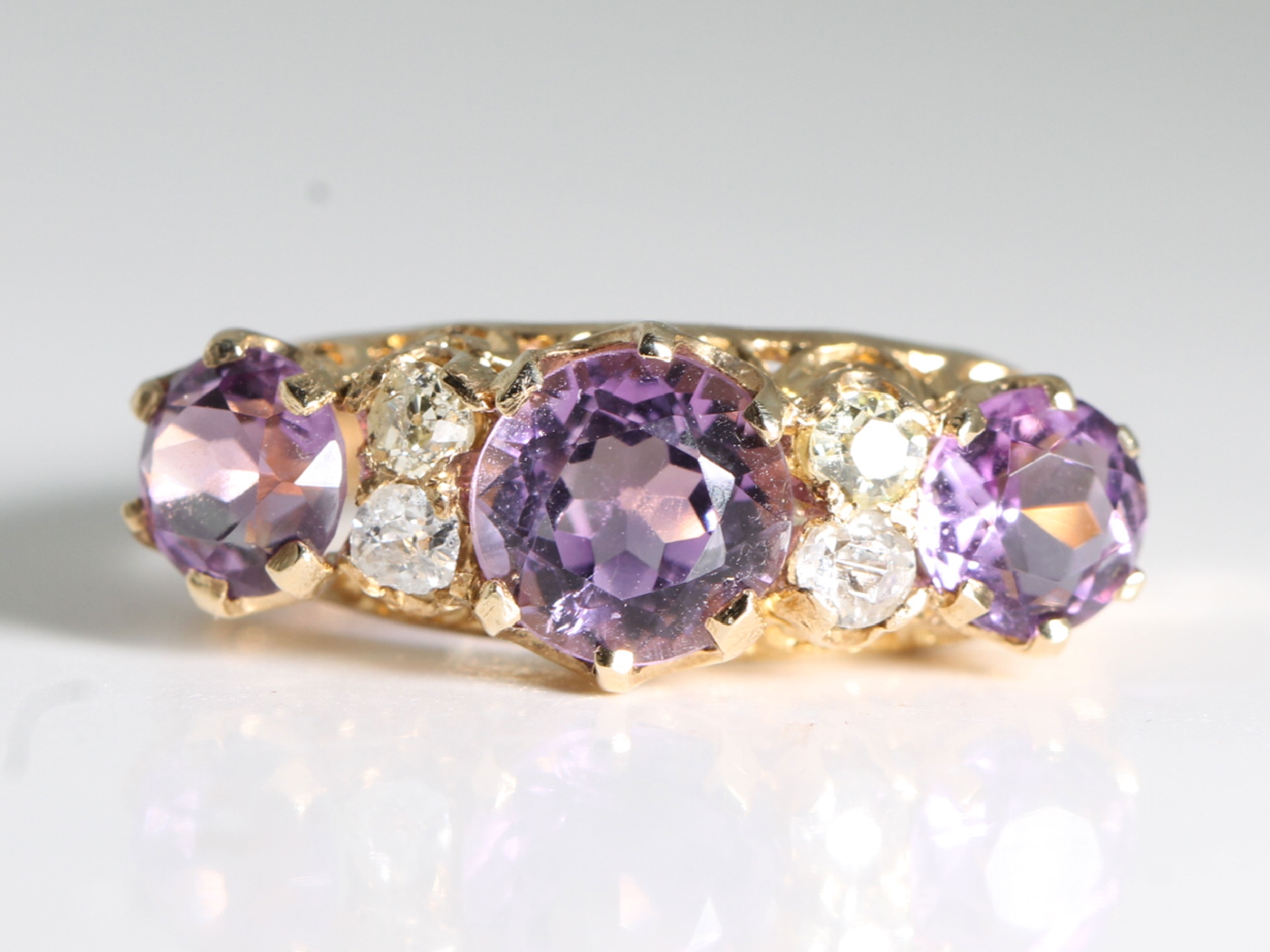 Vintage amethyst and diamond 9ct gold ring