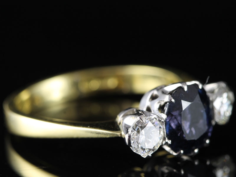 Gorgeous australian sapphire and diamond 18 carat gold trilogy ring