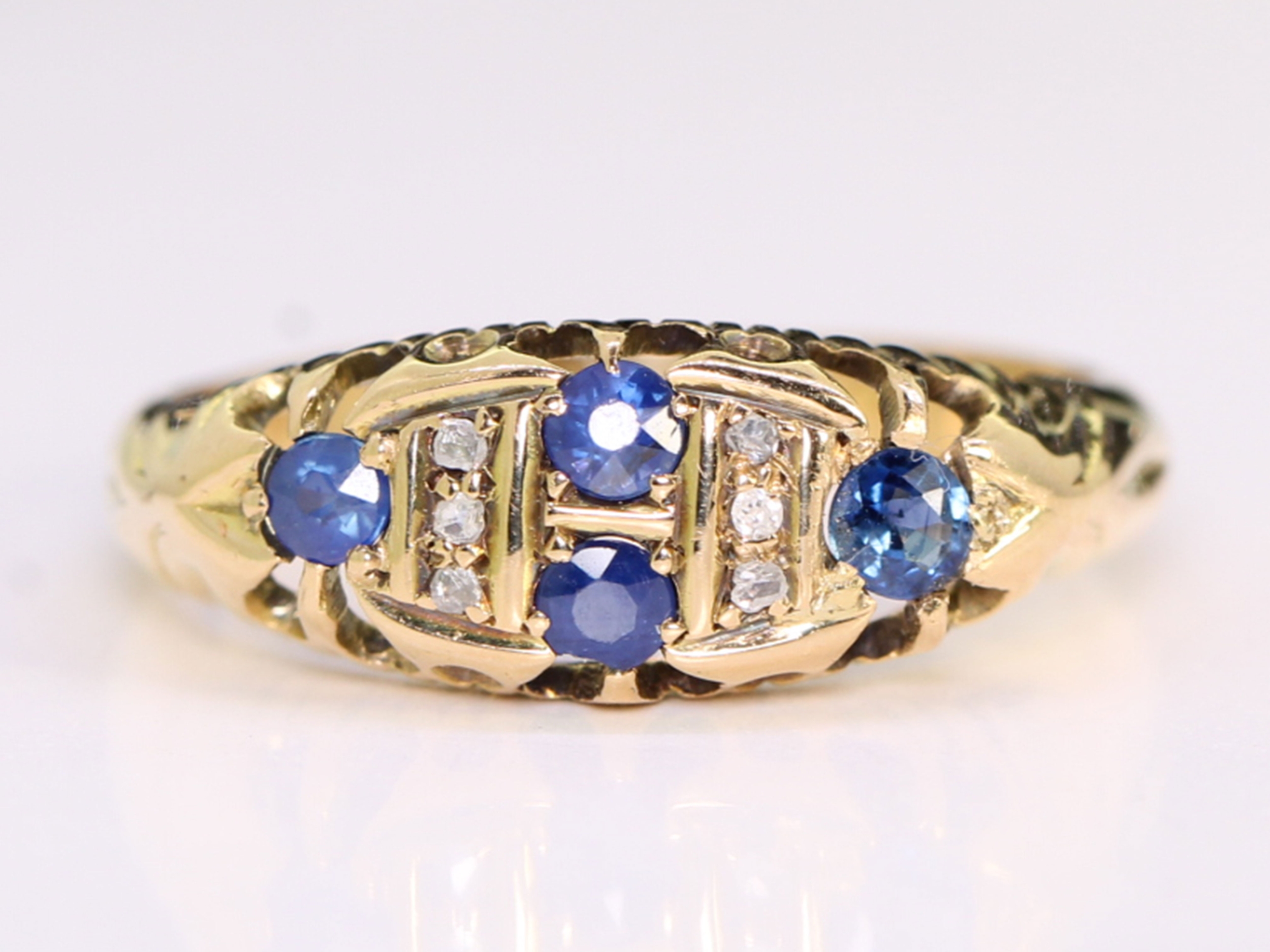 Edwardian sapphire and diamond 18ct gold gypsy ring