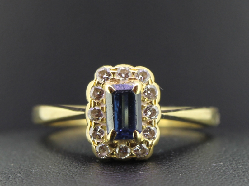 Gorgeous 1920s sapphire and diamond 18 carat gold cluster ring