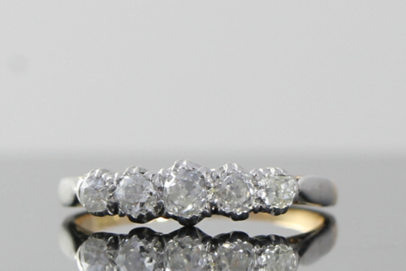 Gorgeous classic five stone edwardian diamond 18 carat gold and palladium ring