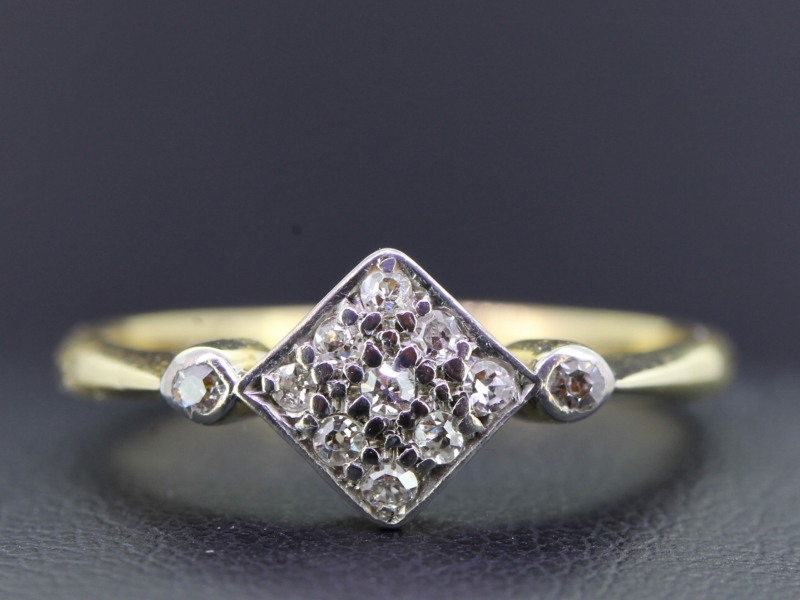 Beautiful diamond art deco platinum and 18 carat gold ring