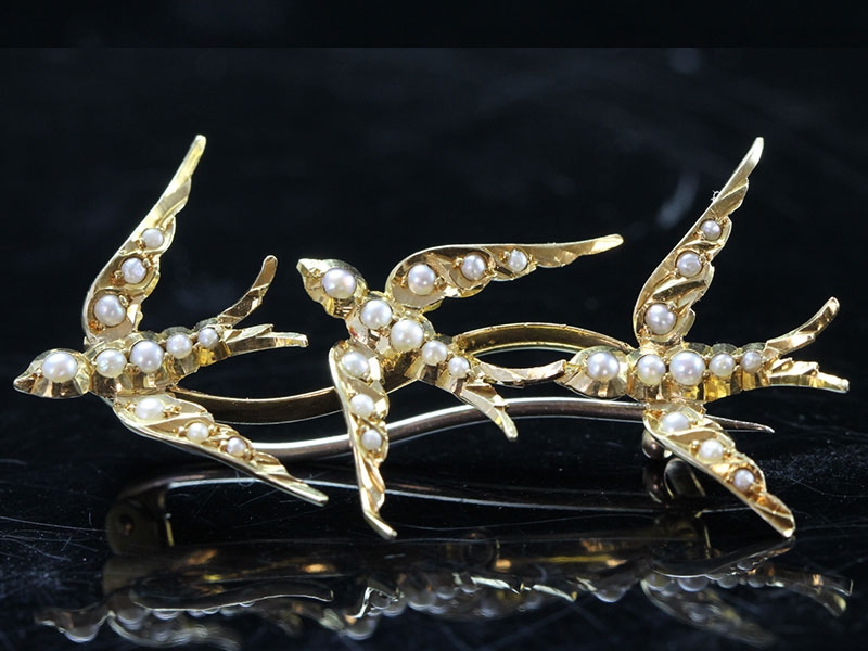 Pretty edwardian seed pearl set swallows 15 carat gold brooch