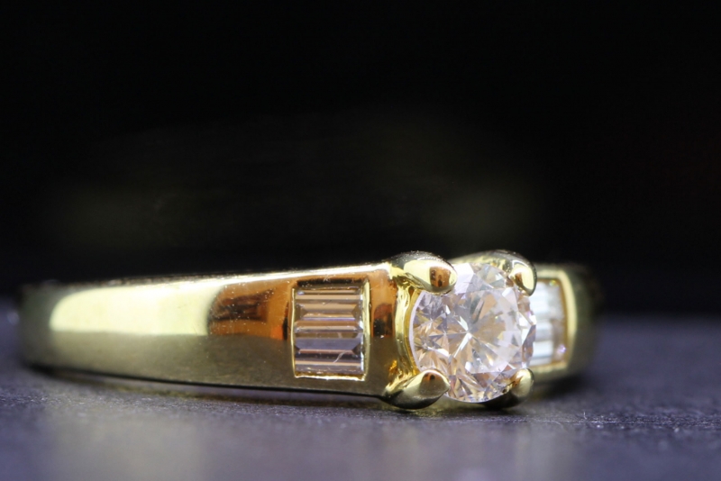  beautiful diamond solitaire 18 carat gold ring