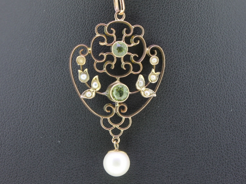 Fabulous edwardian pearl and peridot 9 carat gold pendant