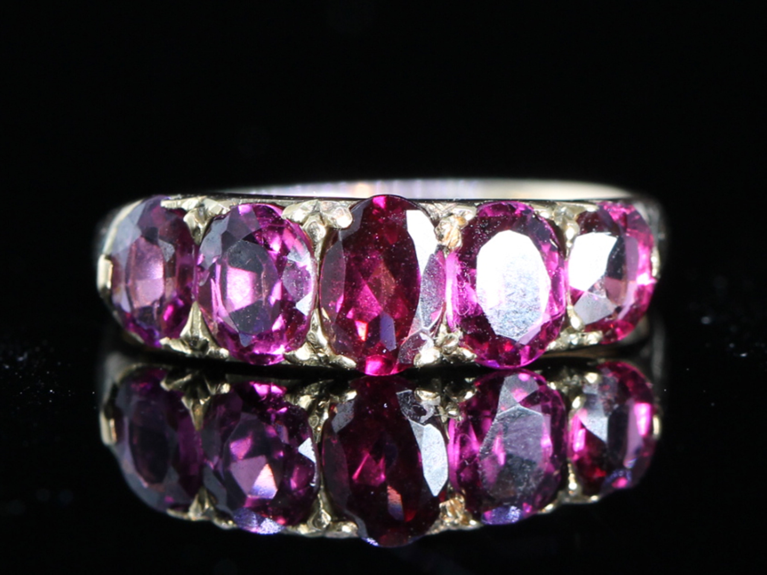 Edwardian 18ct gold almandine garnet ring