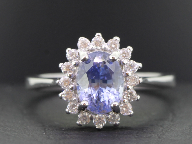  stunning sapphire and diamond 18 carat gold cluster ring 