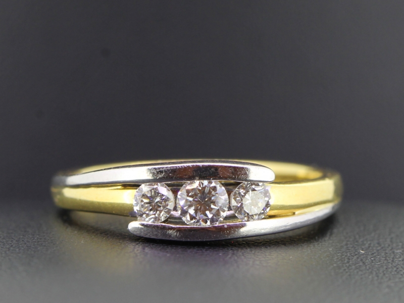 Beautiful three stone diamond 18 carat band