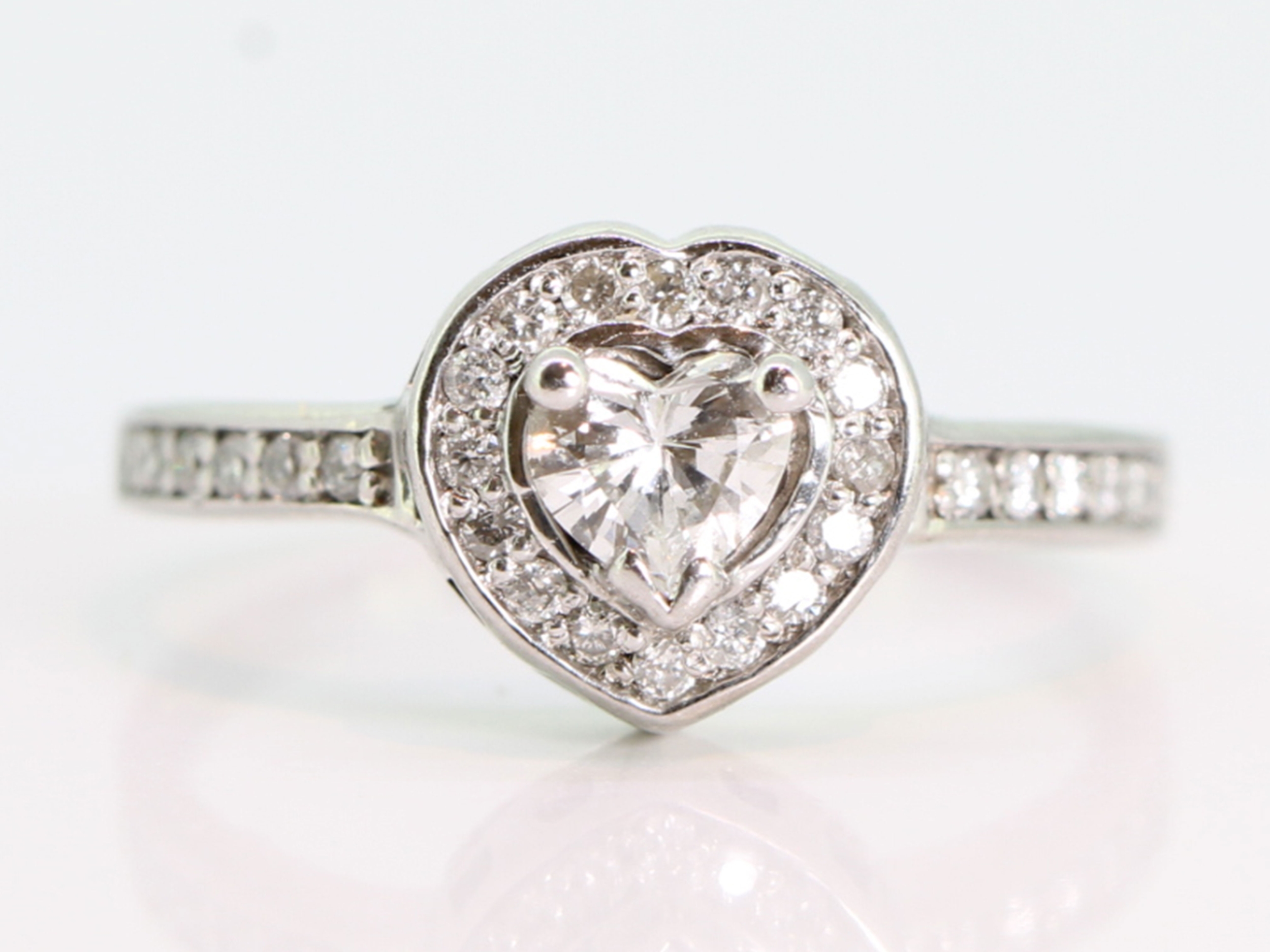 Exqusite heart shaped diamond 14 carat gold halo ring