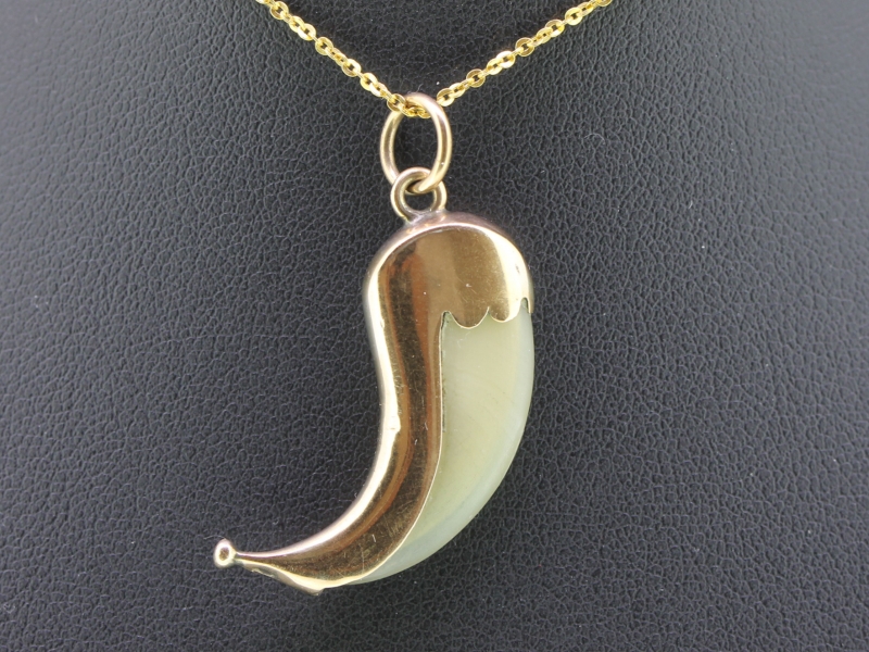 Victorian tiger claw trophy 9 carat gold pendant