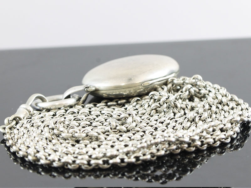  beautiful silver locket and guard chain