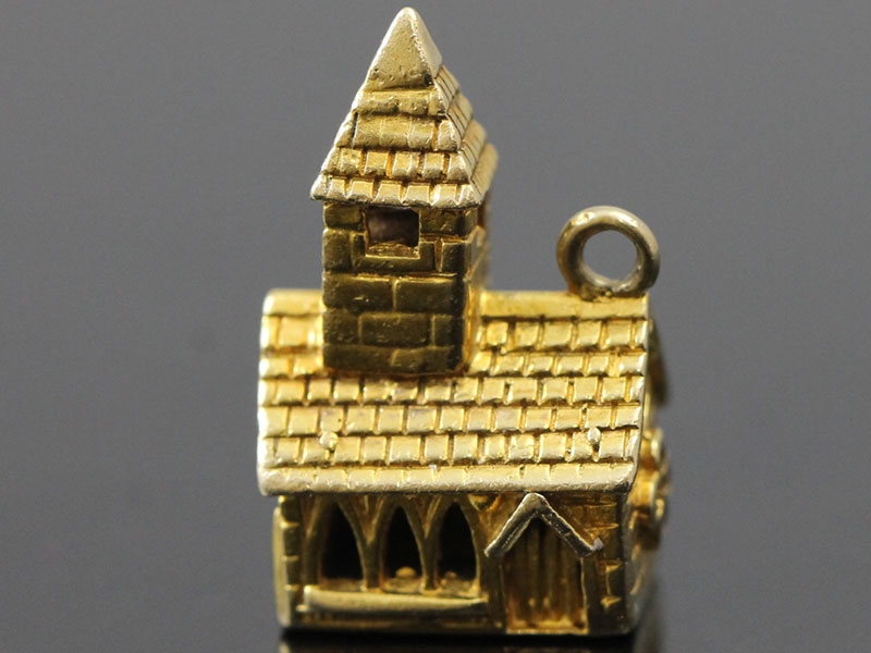 Exquisite 9 carat gold stanhope church charm/pendant 