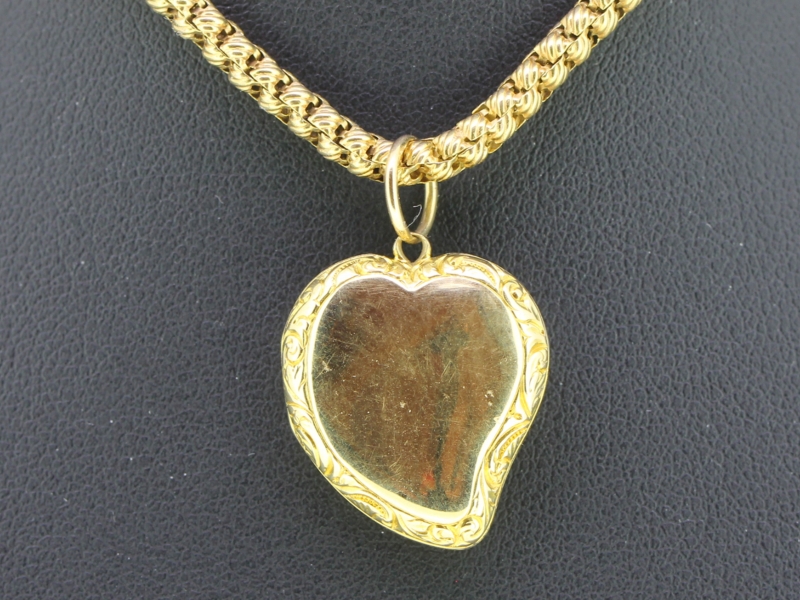  beautiful french locket and 15 carat gold chain