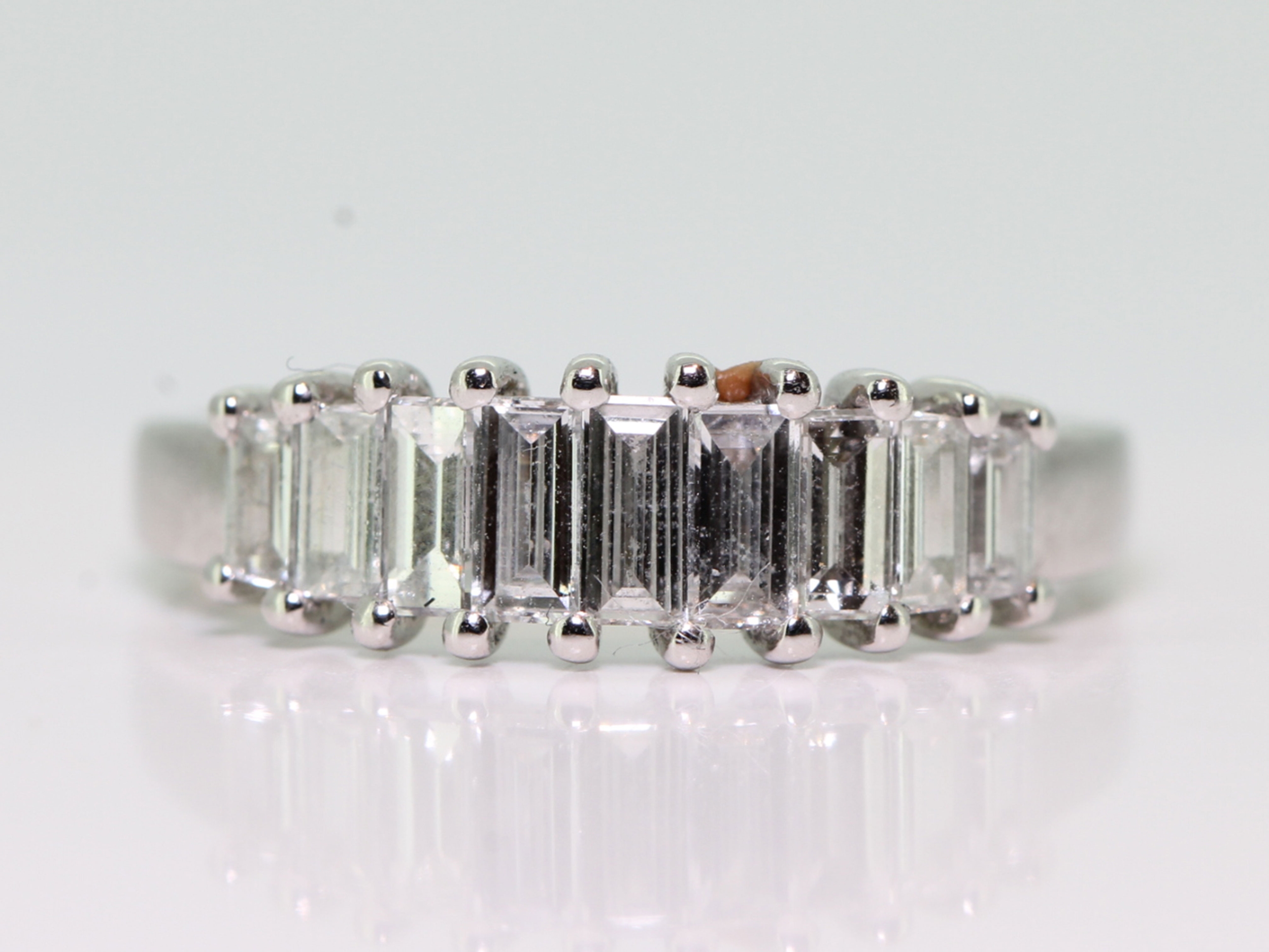 Simplistic baguette cut diamond 18 carat gold ring