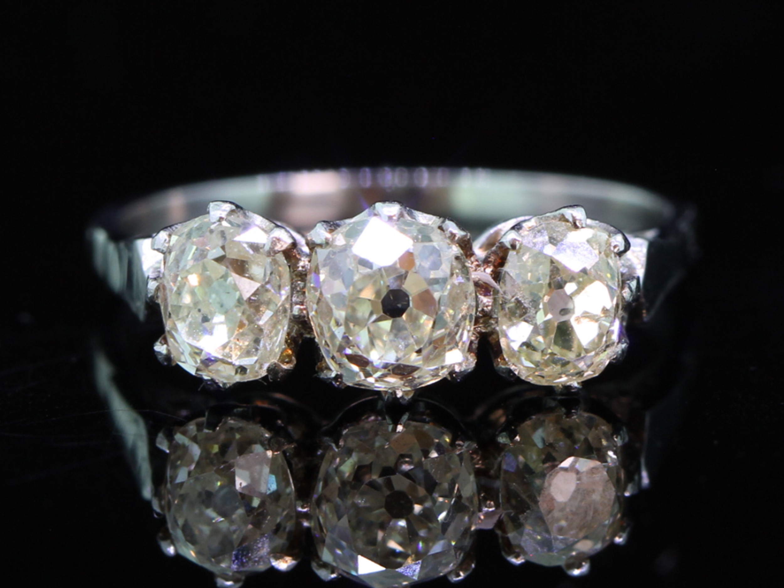 Stunning 1920s diamond trilogy platinum ring with cert