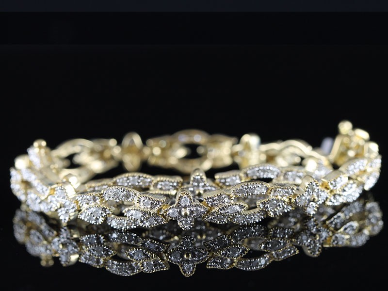 Magnificent diamond bracelet handcrafted in 9 carat gold