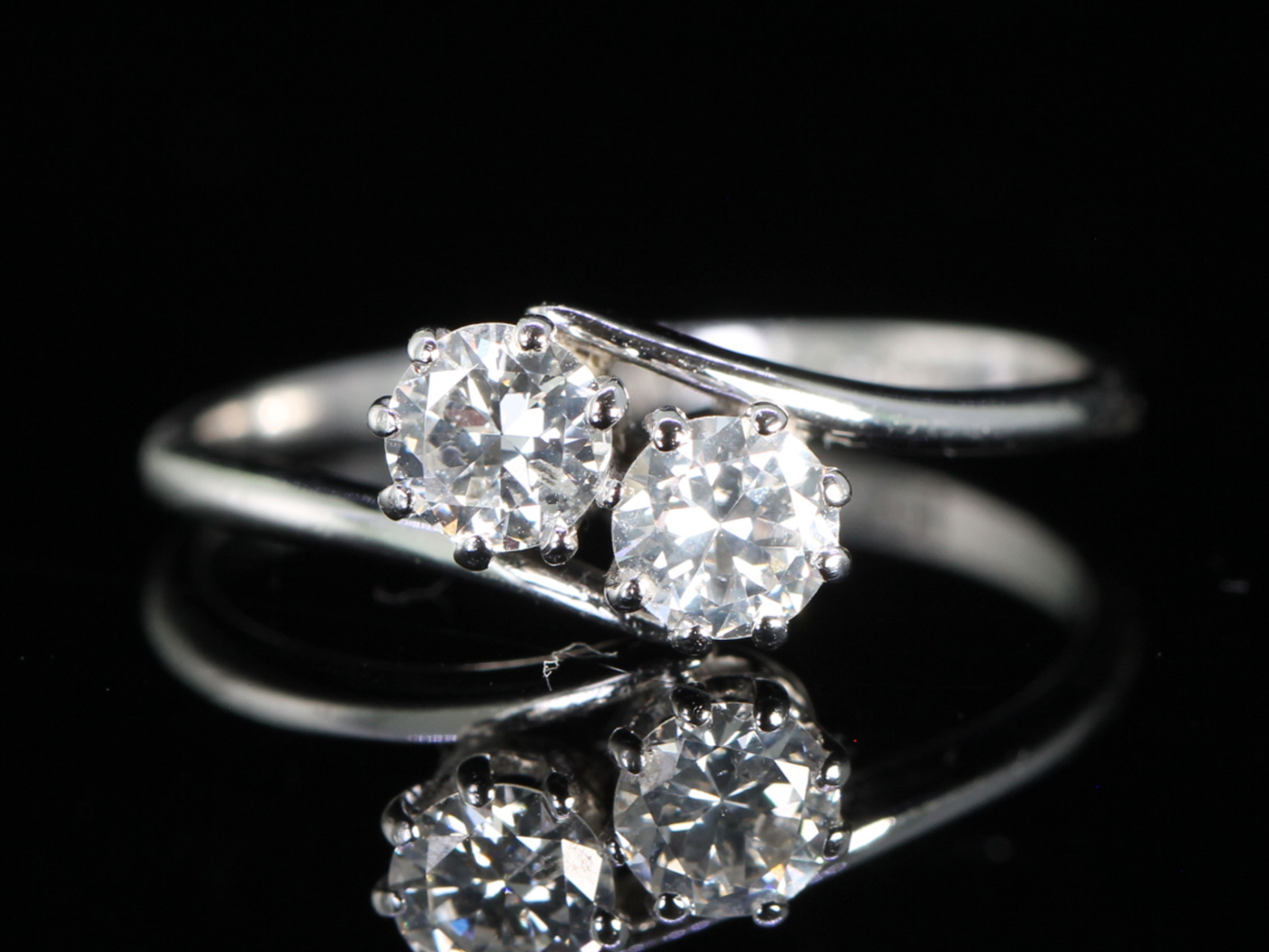 Vintage toi et moi diamond on a twist 18ct gold and platinum ring