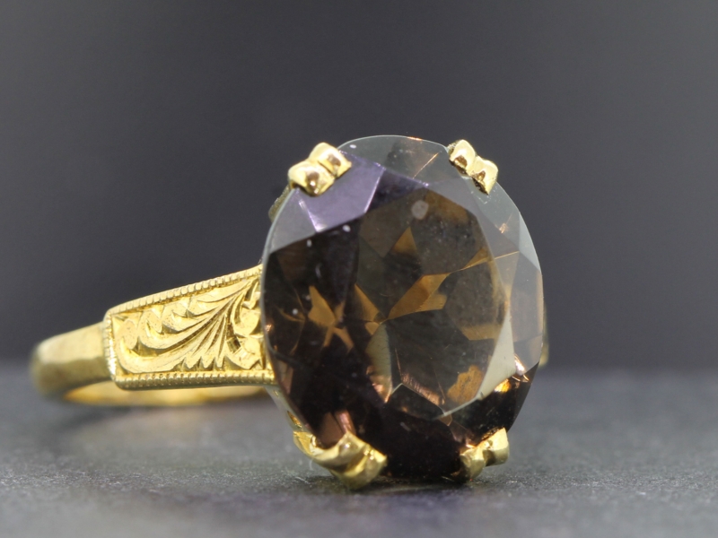 Beautiful vintage smokey quartz 18 carat gold cocktail ring