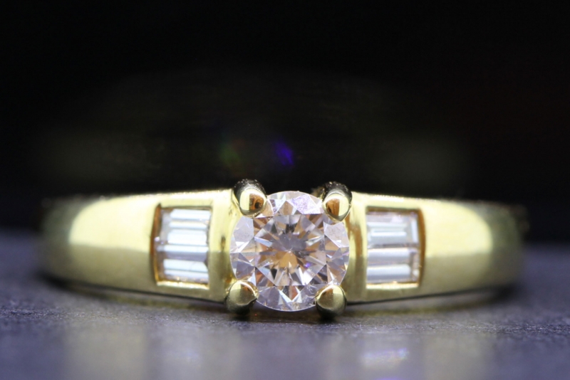  beautiful diamond solitaire 18 carat gold ring