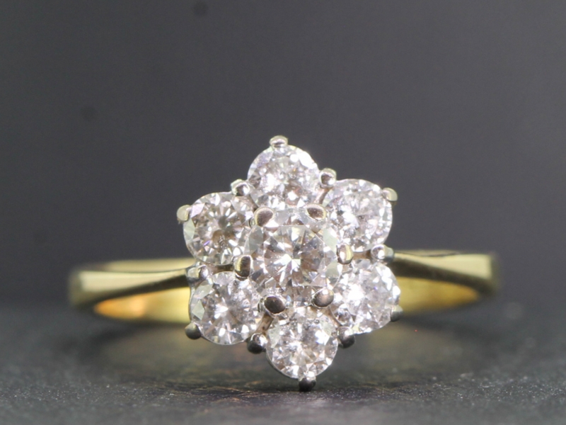 Stunning vintage diamond daisy and 18 carat gold ring