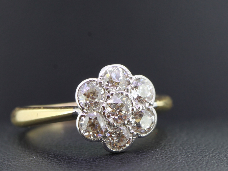 Wonderful diamond diasy 18 carat gold cluster ring