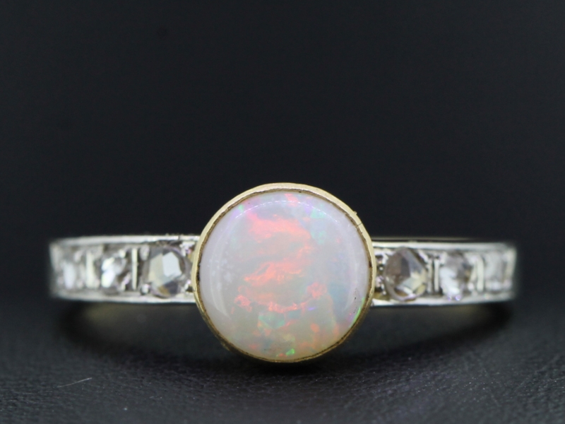  stunning opal and diamond 14 carat gold ring 