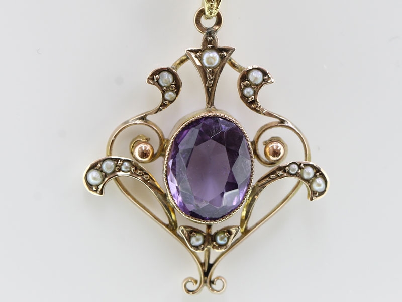 Beautiful edwardian 9 carat gold amethyst and diamond pendant