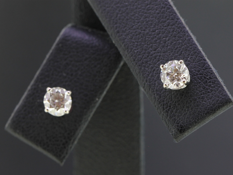 Elegant diamond solitaire stud 18 carat gold earrings