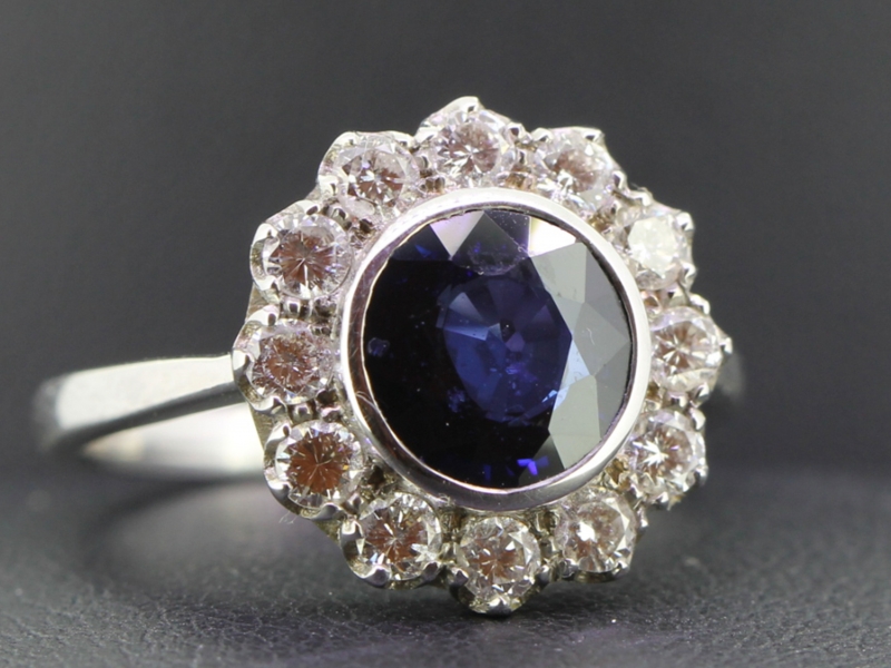 Stunning sapphire and diamond daisy cluster 18 carat gold ring	
