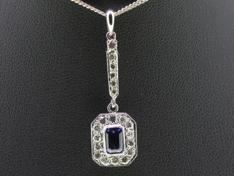 Elegant sapphire and diamond 18 carat gold pendant