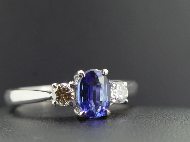  elegant sapphire and diamond trilogy 18 carat gold ring 