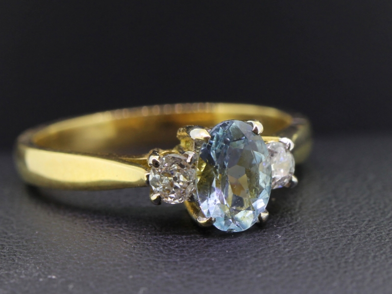 Elegant aquamarine and diamond 18 carat gold trilogy ring