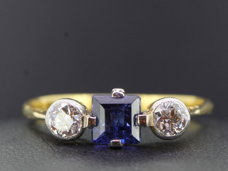 Pretty sapphire and diamond 18 carat gold ring