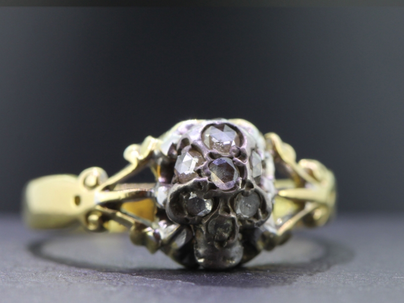 Stunning diamond studded skull memento mori 18 carat gold ring