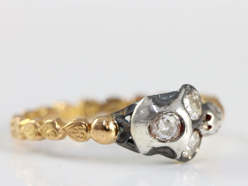 Wonderful diamond skull silver and 22 carat gold ring