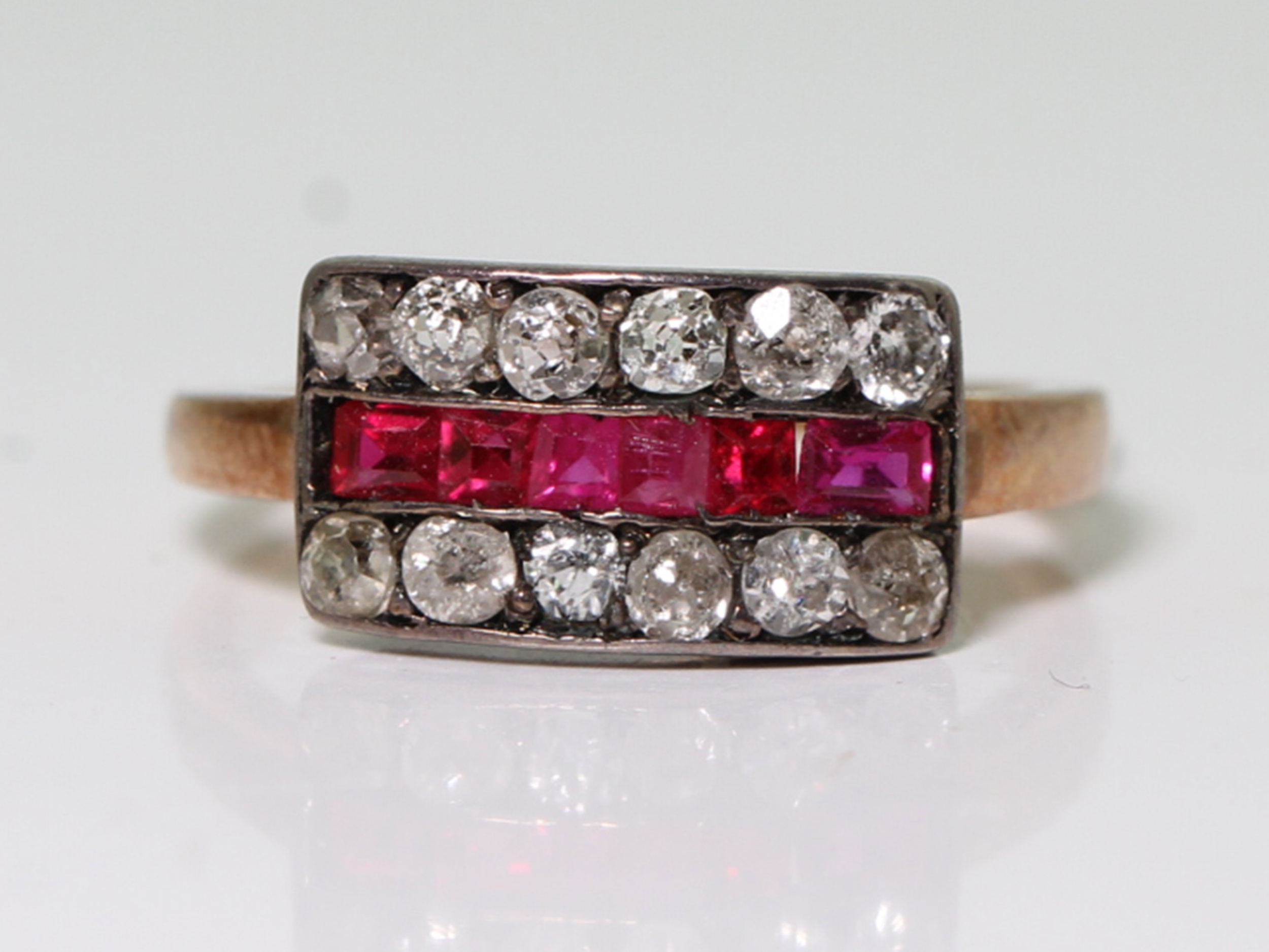Art deco ruby and diamond 18ct gold ring