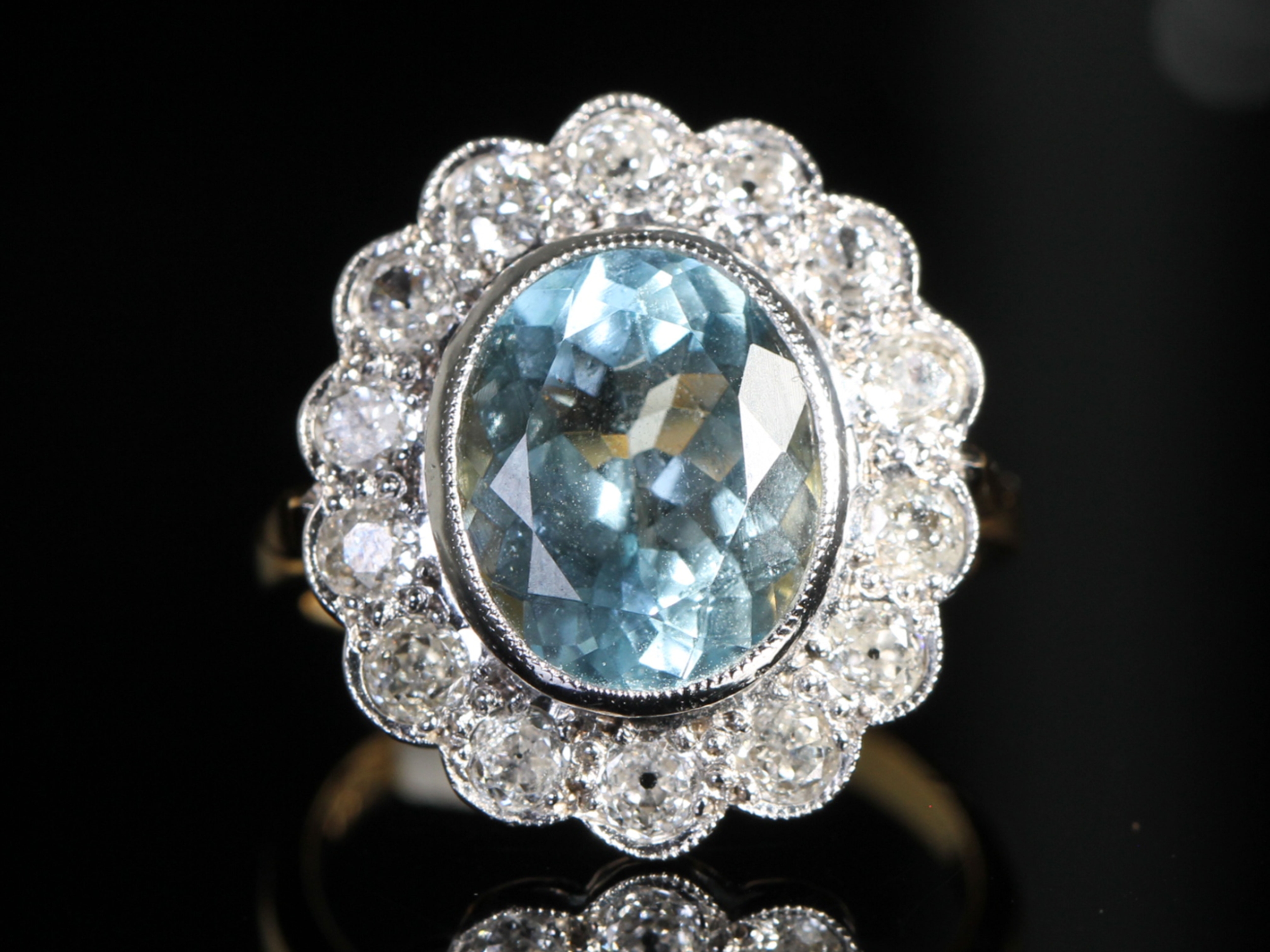 Vintage 4ct aquamarine and diamond 18ct gold cluster ring