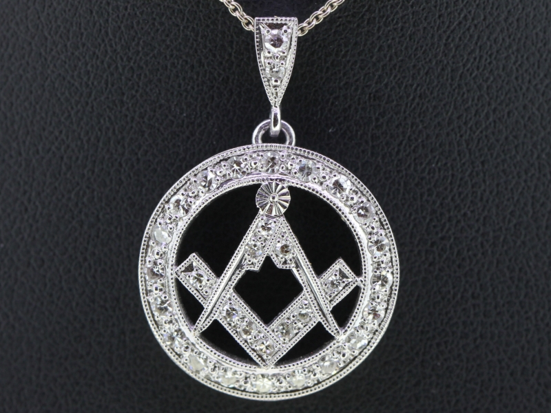 Stunning masonic medallion style diamond 18 carat gold pendant 