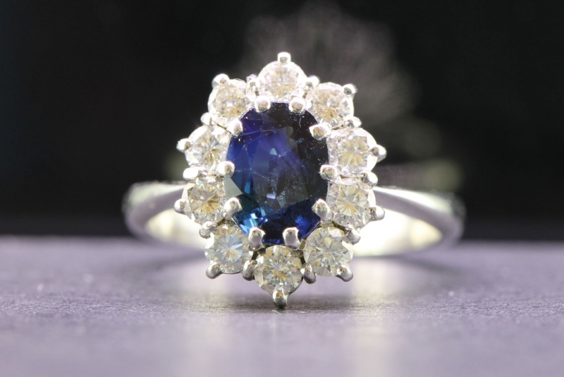 Stunning sapphire and diamond cluster 18 carat white gold ring