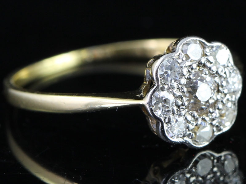Simply lovely original 1920's diamond daisy cluster 18 carat gold ring