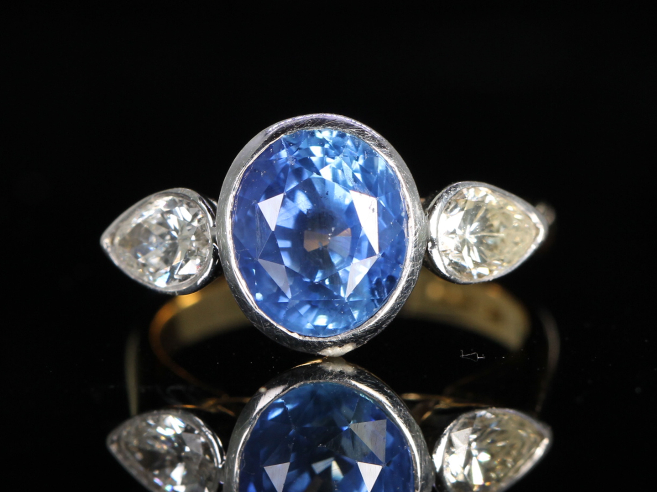 Vintage 3.5ct sapphire and diamond 18ct gold trilogy ring