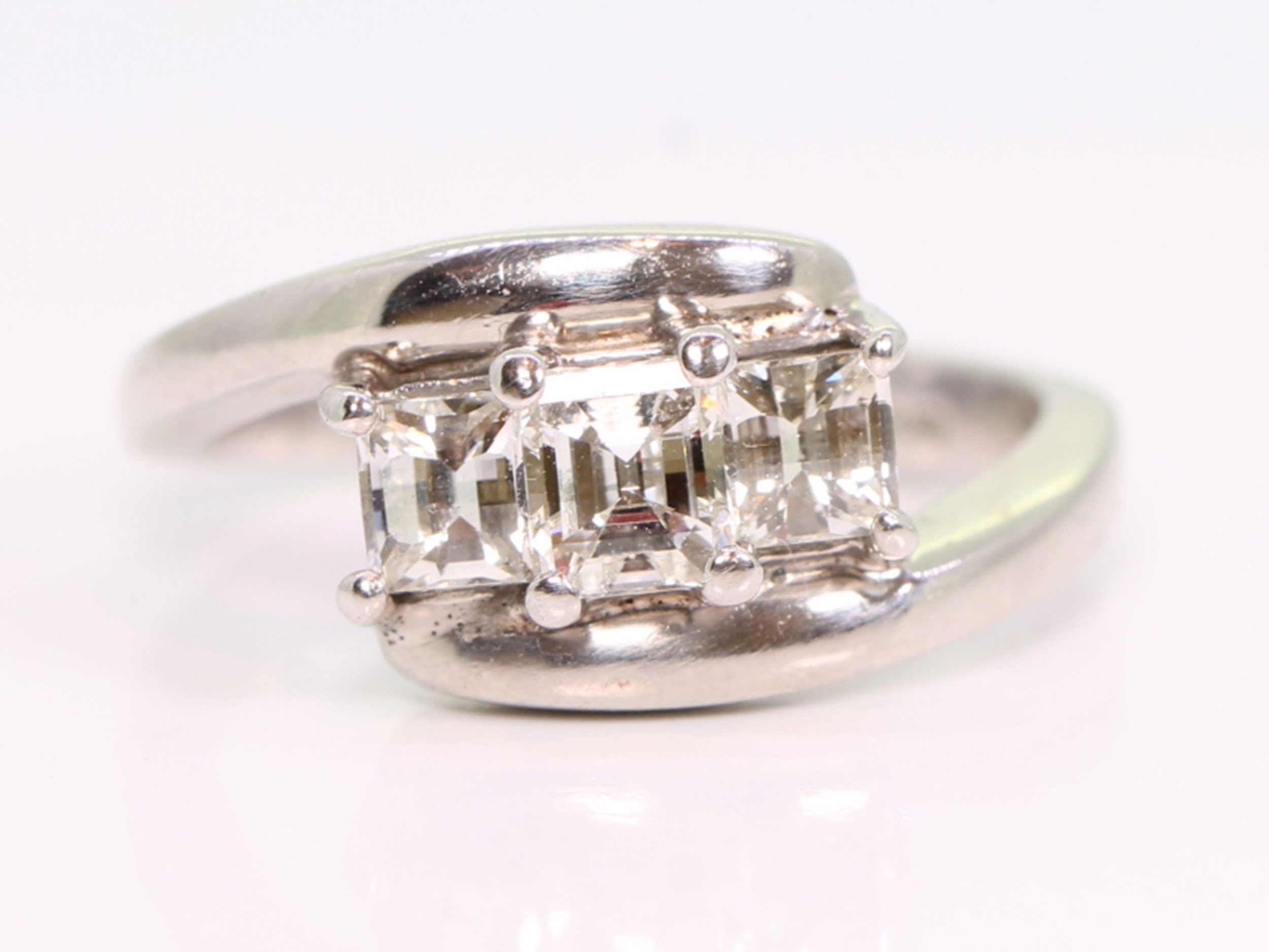 Unique millennium cut diamond trilogy platinum ring