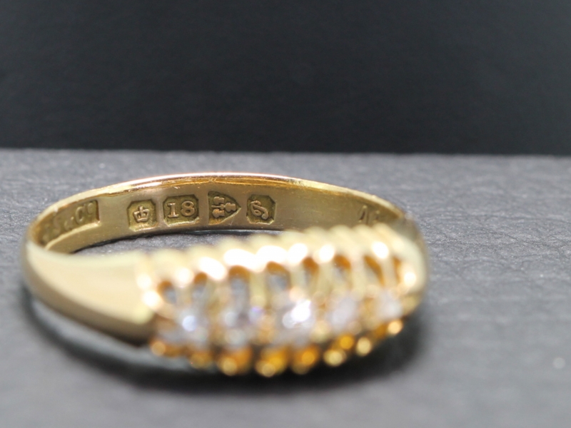  gorgeous five stone diamond 18 carat gold gypsy ring