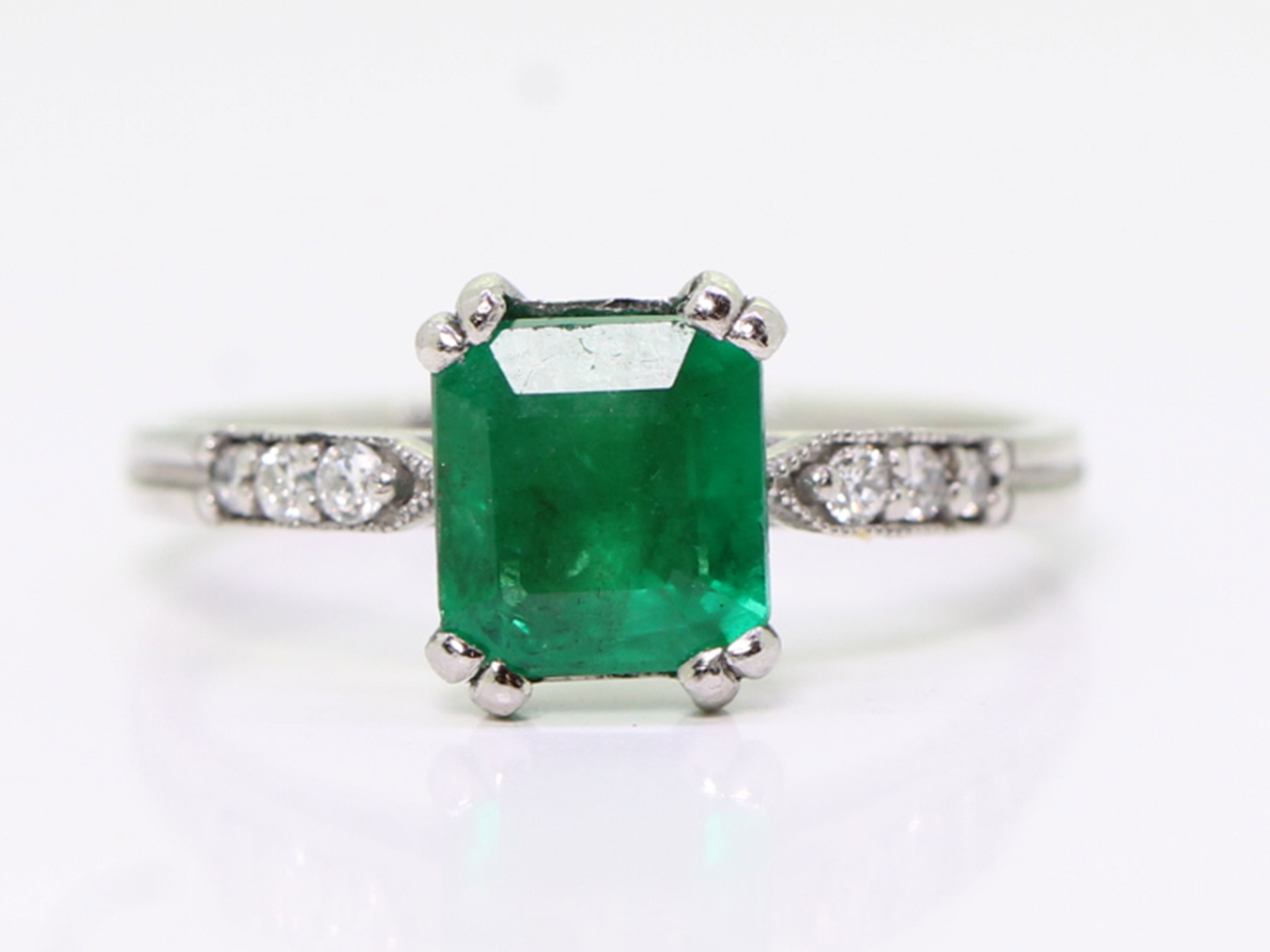 Vintage colombian emerald and diamond platinum ring