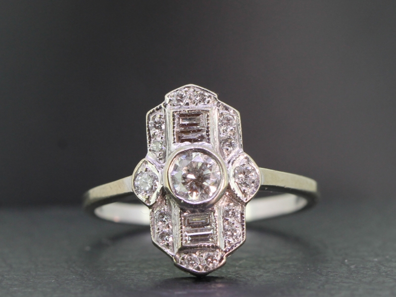 Beautiful vintage art deco inspired diamond 18 carat gold ring