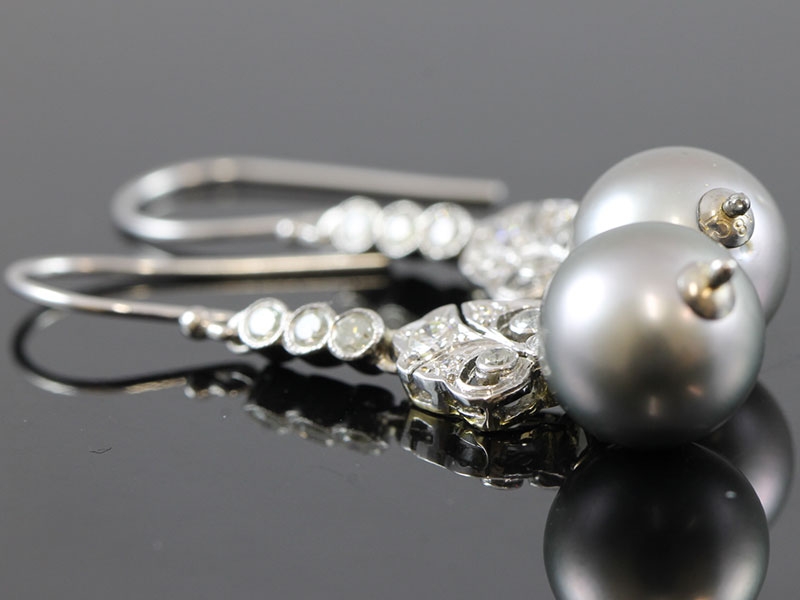  stunning tahitian south sea pearls and diamond 18 carat gold earrings